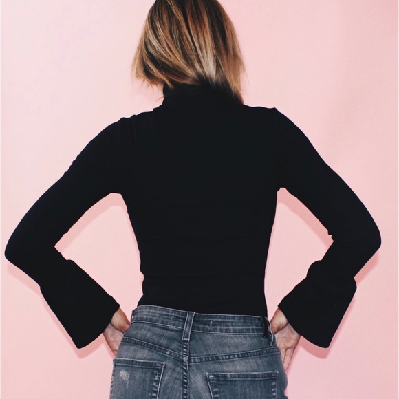 Ribbed turtle neck with bell sleeves - Picture 2 of 2